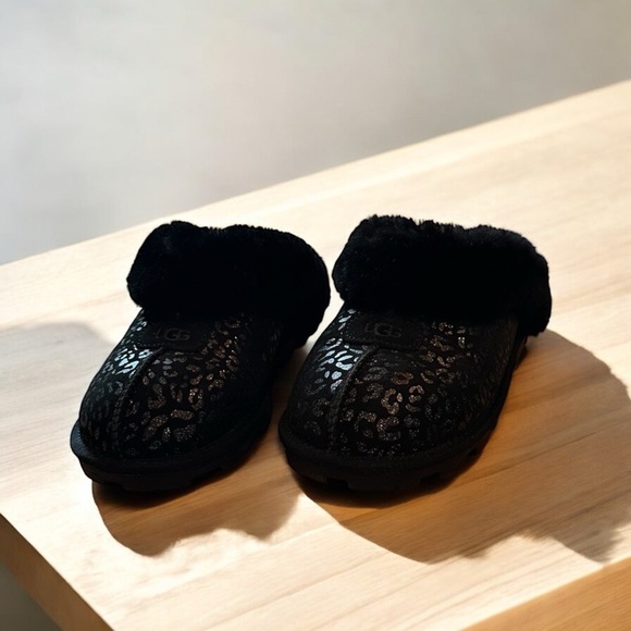 Ugg Black Fuzzy Cheetah Print Women’s Slippers Size 8 - Picture 2 of 7